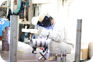 写真：作業中のスタッフ