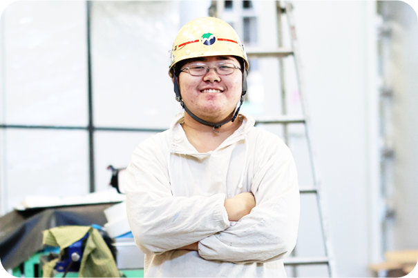 写真：作業服のスタッフ